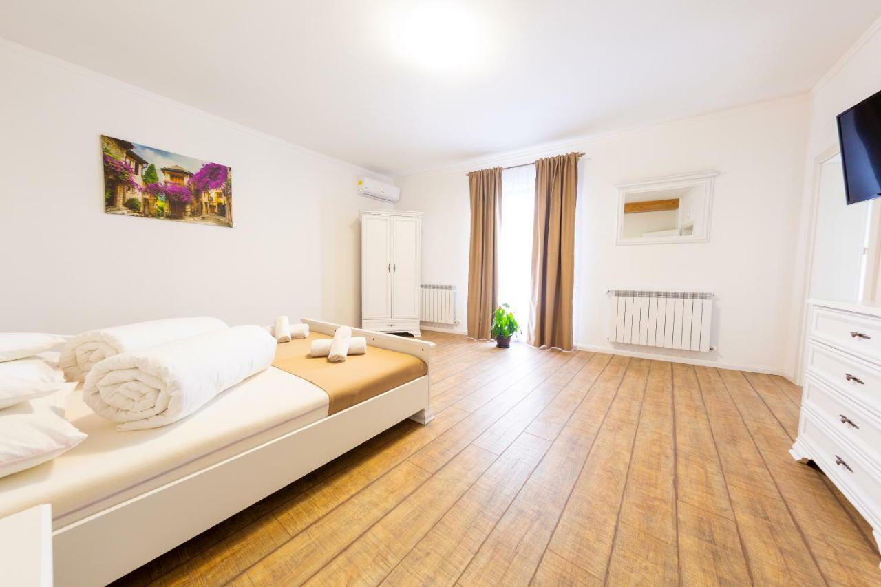 Hotel Casa cu Nuc Alba Iulia Exterior foto
